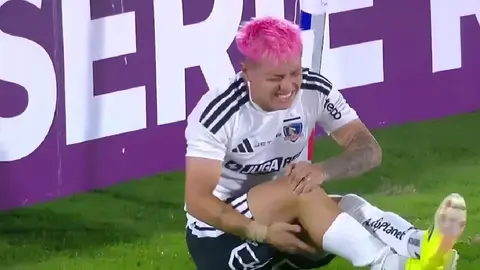 Futbolista intenta lucirse con tiro penal a lo panenka y termina lesionado