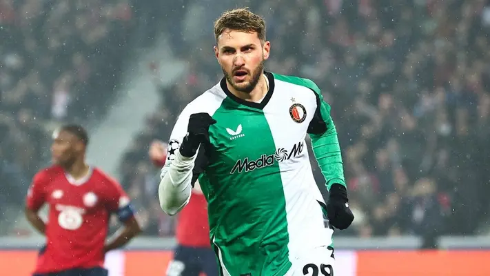Giménez vuelve a marcar en Champions; sale lesionado y Lille golea a Feyenoord