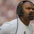 Steelers se reunirán con Brian Flores para el puesto de entrenador en jefe