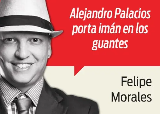 Alejandro Palacios porta imán en los guantes