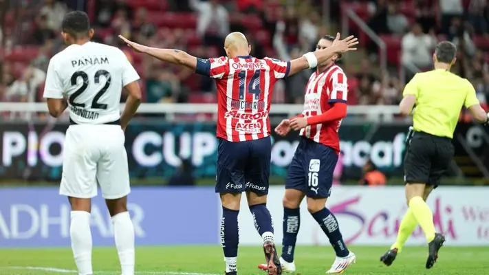 Carlos Salcido defiende a Chicharito Hernández: "Todos quisieran un poco de su carrera"