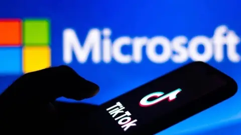 Donald Trump anuncia que Microsoft esta en negociaciones para comprar TikTok