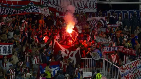 Afición de Chivas encara a jugadores tras empate ante Cibao: “Pongan hu…”