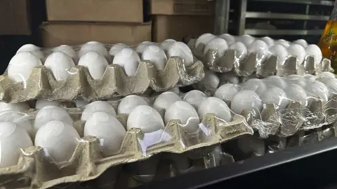 ¡Más de 100 pesos por docena de huevos! En Estados Unidos alcanzan nuevo precio histórico