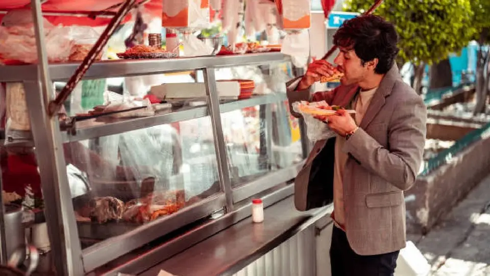 Estos son los alimentos más saludables para comer en la calle, según la UNAM