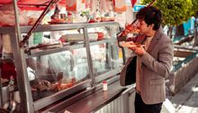 Estos son los alimentos más saludables para comer en la calle, según la UNAM