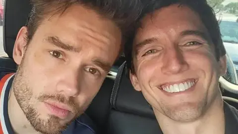 Amigo de Liam Payne demanda al padre del cantante por presunta difamación