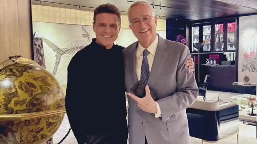 Ricardo Salinas Pliego presume foto con Luis Miguel: “Se merece el título de ídolo mexicano”