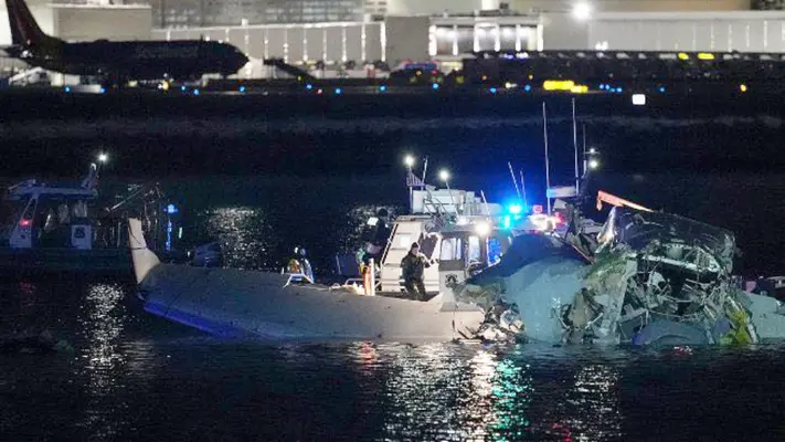 Recuperan 28 cuerpos tras choque de helicóptero con avión de pasajeros en Washington