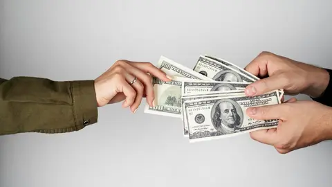 ¿Cambiarás dólares? El peso recupera terreno este jueves 23 de enero