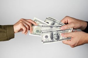 ¿Cambiarás dólares? El peso recupera terreno este jueves 23 de enero
