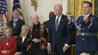 ¿Quiénes recibieron 'Medallas de libertad'? El presidente Joe Biden entrega medallas a estas celebridades