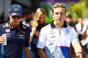 Analista considera que Lawson podría tener más apoyo que Checo Pérez en Red Bull