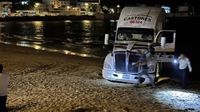 Tráiler invade Playa Norte en Mazatlán por sesión romántica y termina en operativo de seguridad