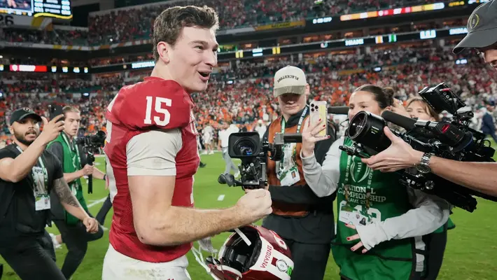 Fernando Mendoza guía a los Indiana Hoosiers a su primer título nacional