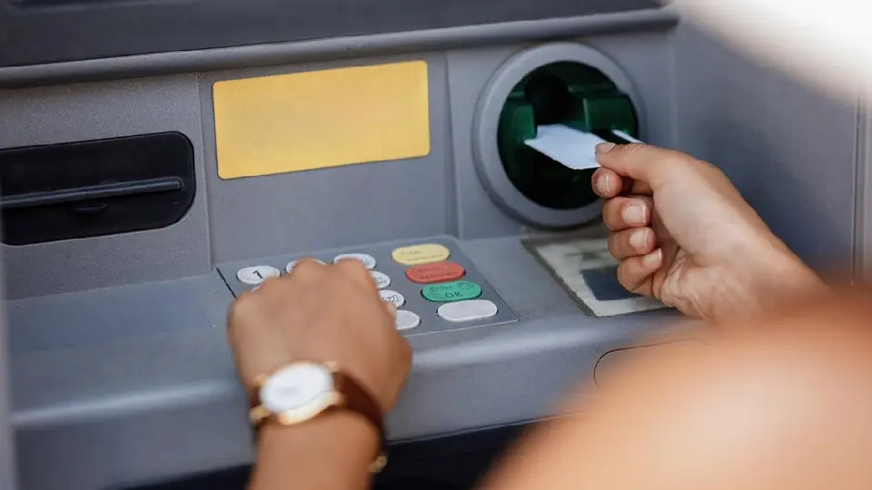 ¿Por qué no se recomienda imprimir recibo tras sacar dinero del cajero automático?