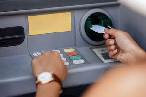 ¿Por qué no se recomienda imprimir recibo tras sacar dinero del cajero automático?