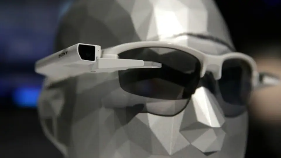 Sony da a conocer sus SmartEyeglass Attach