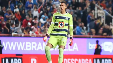 Kevin Mier 'humilla' a jugador de Necaxa en el partido ante Cruz Azul