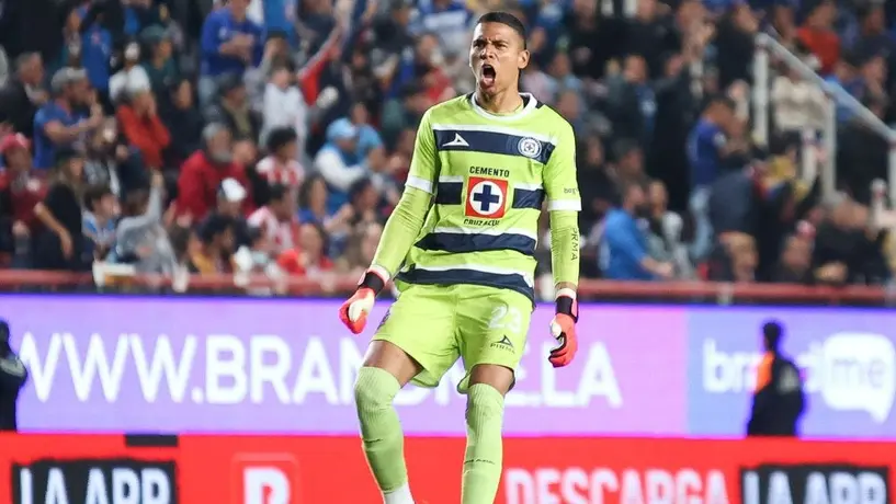 Kevin Mier 'humilla' a jugador de Necaxa en el partido ante Cruz Azul