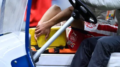 ¡Sensible baja para Chivas! Fernando Gago confirmó que 'Tiba' Sepúlveda sufrió fractura
