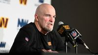 Dan Quinn se luce con increíble regalo navideño para jugadores y staff de Commanders