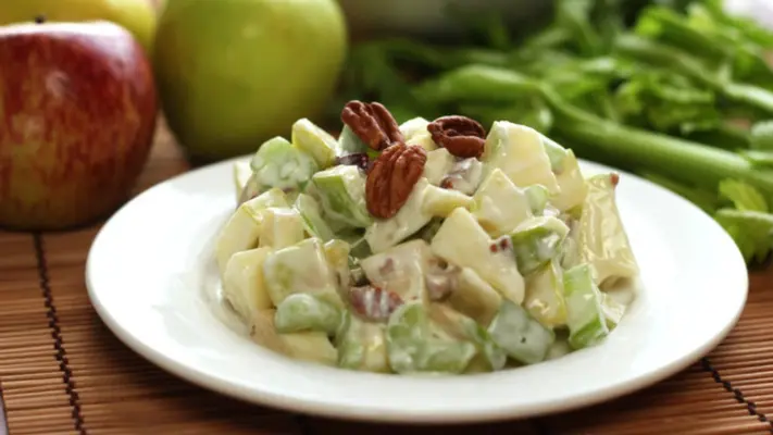 Navidad 2024: ¿Por qué se come ensalada de manzana en esta fecha?