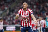 Chicharito Hernández manda mensaje de Navidad y afición de Chivas pide su salida del club