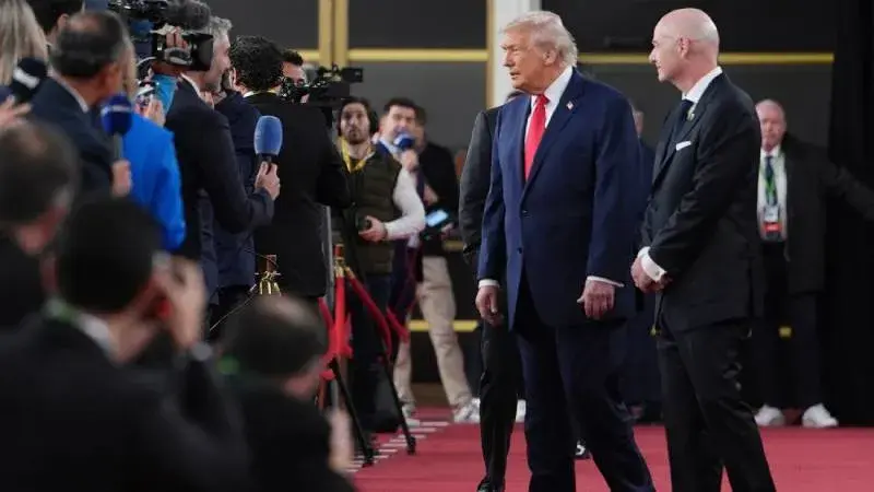 Donald Trump recibió el primer Premio de la Paz de la FIFA durante el sorteo del Mundial 2026./ AP