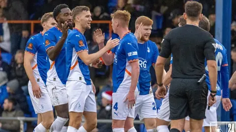 ¡Humilde gesto! El propietario de un club inglés deseó personalmente Feliz Navidad a los seguidores del equipo