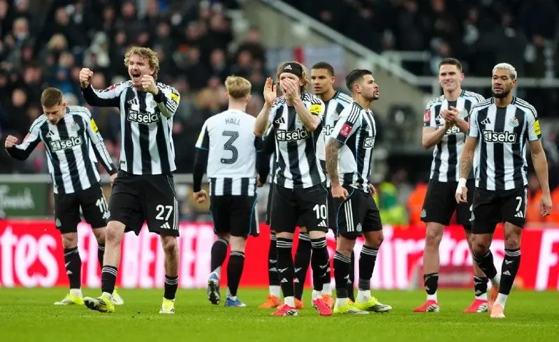 Newcastle viaja a Azerbaiyán para preparar su partido | AP