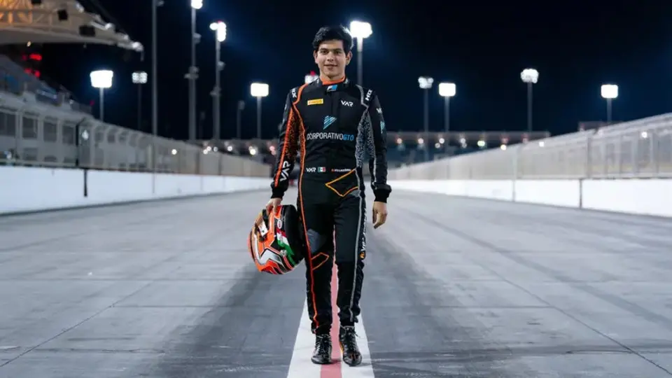Piloto mexicano Rafael Villagómez permanecerá en F2 este 2025