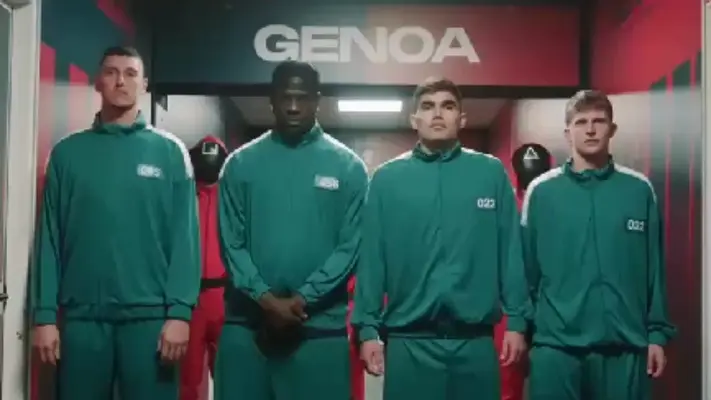 Johan Vásquez 'regaña' a Mario Balotelli en promocional de Genoa del Juego del Calamar