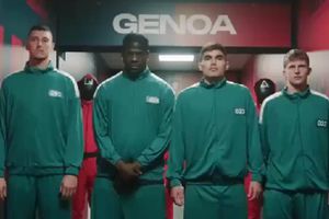 Johan Vásquez 'regaña' a Mario Balotelli en promocional de Genoa del Juego del Calamar