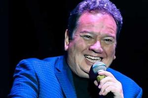 ‘Coque’ Muñiz reveló de cuánto fue la multa por equivocarse al cantar el Himno Nacional de México