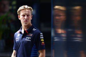 Como a Checo Pérez, Red Bull le "corta las alas" a Liam Lawson de cara a 2025