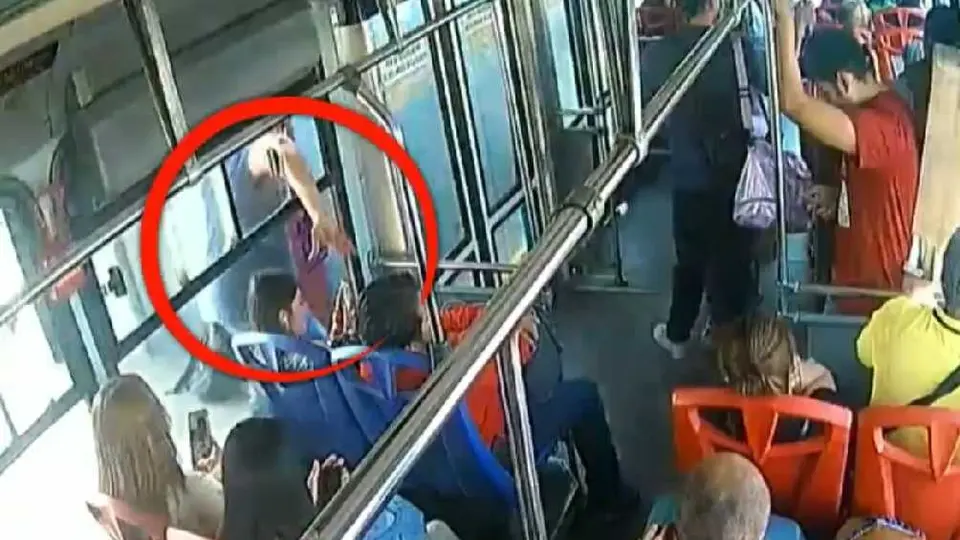 VIDEO: Así es el nuevo método para robar celulares en Mexibús y Metrobús