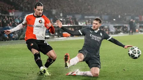 Con Santi Giménez como titular, AC Milan cae en su visita a Feyenoord en Champions League