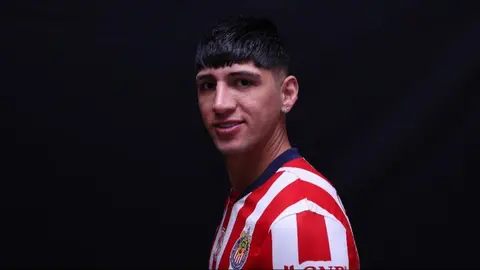 Alan Pulido debuta en su segunda etapa con Chivas