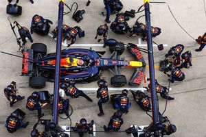 ¿Respalda a Checo Pérez? Jos Verstappen externó su falta de confianza en Red Bull