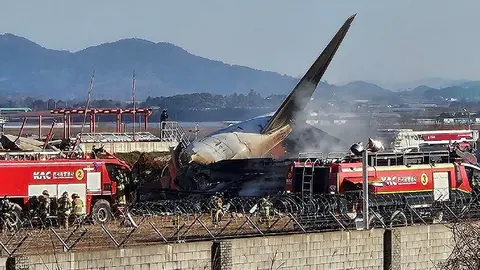 Avión accidentado en Corea del Sur: Cajas negras dejaron de funcionar antes de estrellarse