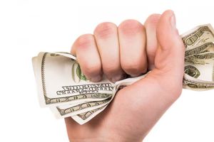 ¿Cambiarás dólares? El peso cierra bien este viernes 24 de enero