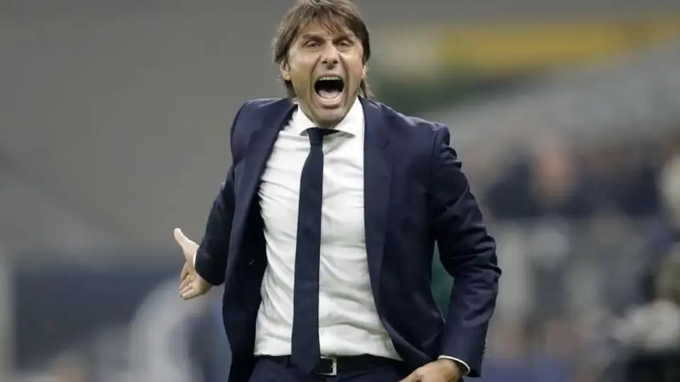 Antonio Conte se ‘postula’ para la Selección de Italia