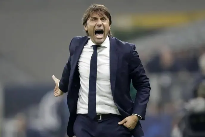 Antonio Conte se ‘postula’ para la Selección de Italia