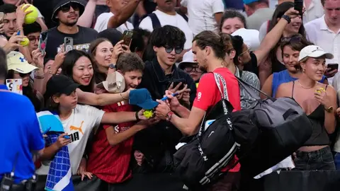 Zverev se suma a la fiesta de Djokovic y Alcaraz en el Abierto de Australia