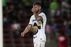 Pumas respalda a José Caicedo en medio de la crisis y aclara el futuro de Leo Suárez