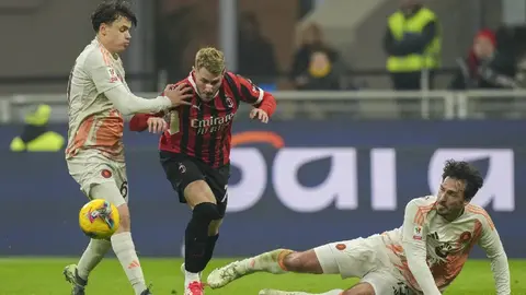 Santiago Giménez: Nuevos desafíos con el AC Milan tras su debut