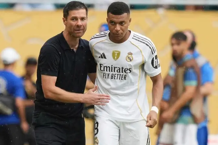 Xabi Alonso y Mbappé | AP