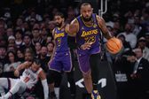 LeBron James y la galaxia con la que ha jugado en la NBA