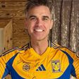 Robbie Williams sorprende y luce camiseta de Tigres previo a duelo con Cruz Azul